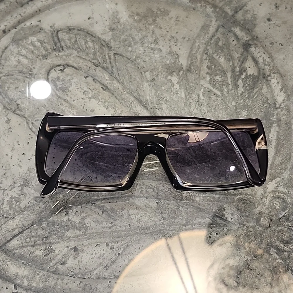 Ultra Graffitis France rectangular sunglasses Avante garde Black And Red 1980